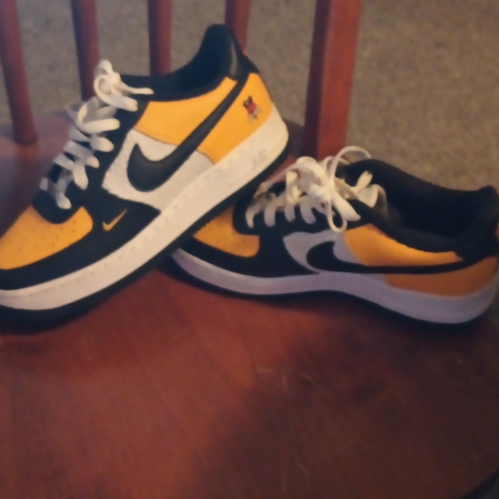 Nike kid shoes grade school size 3.5